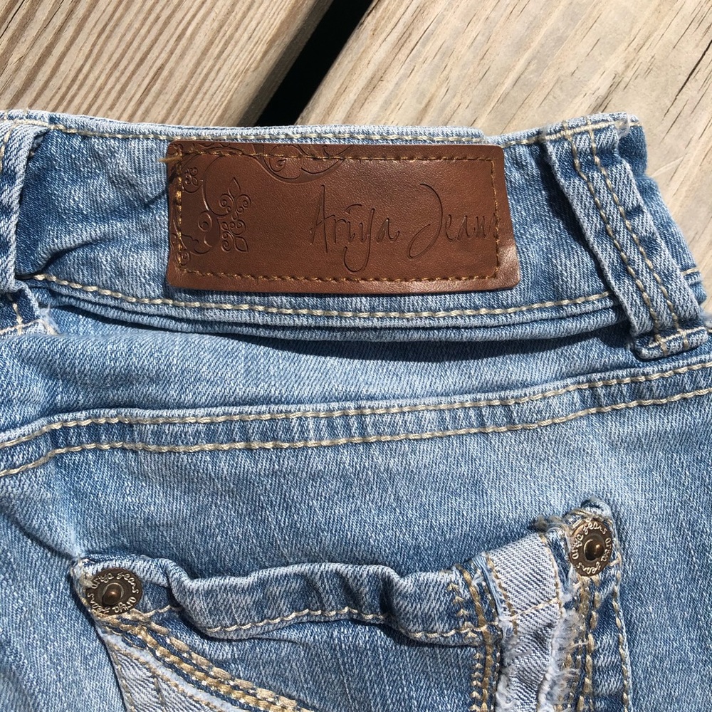 Ariya jeans light blue capris - Picture 4 of 4